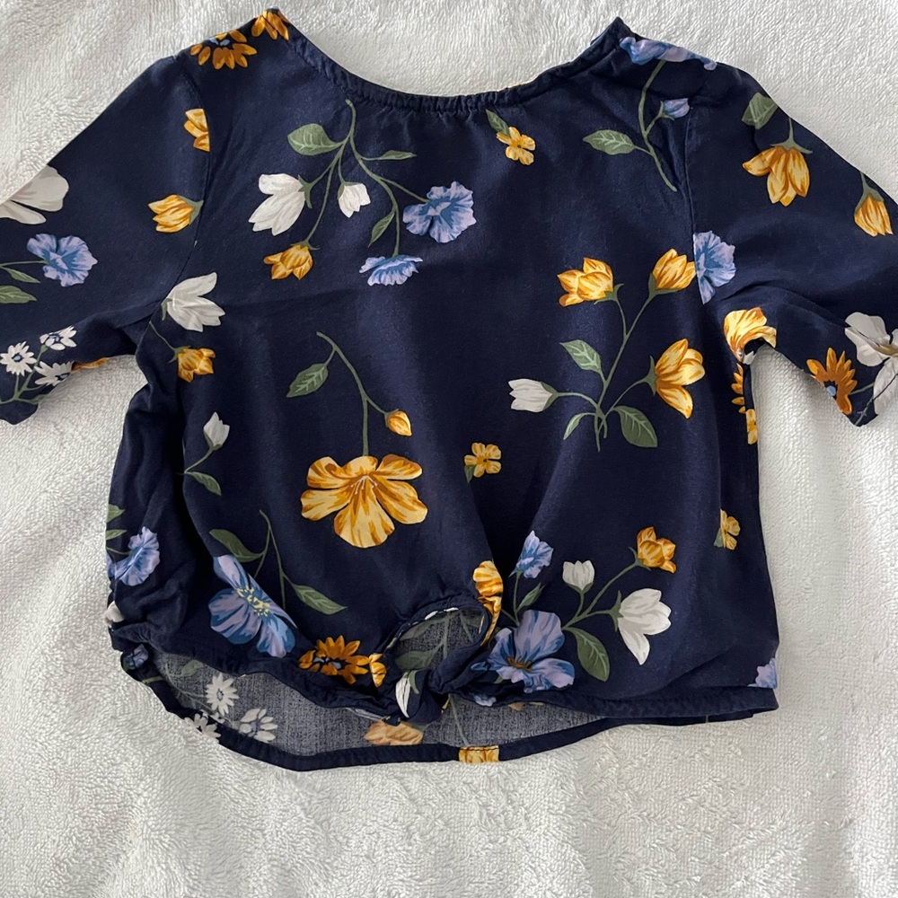 Girls tie front blouse with key hole back size 2T